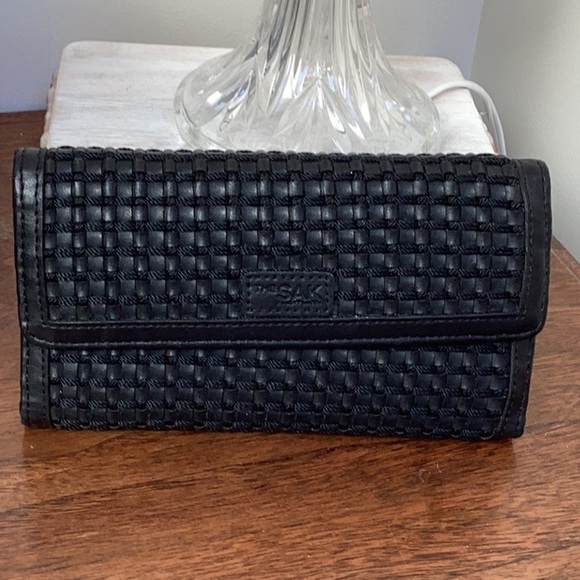 The Sak Black Woven wallet - Picture 4 of 16